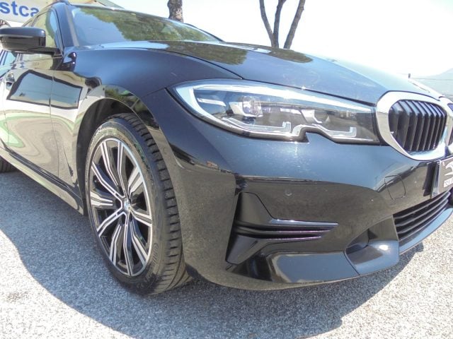 BMW 318 d 48V Touring Sport, del 2022, 81.000 km, in vendita a Guidonia Montecelio (RM)