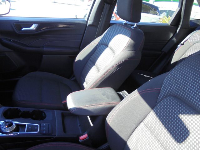 Ford Kuga 1.5 EcoBlue 120 CV ST-Lin X Automatica, del 2021, 82.000 km, in vendita a Guidonia Montecelio (RM)