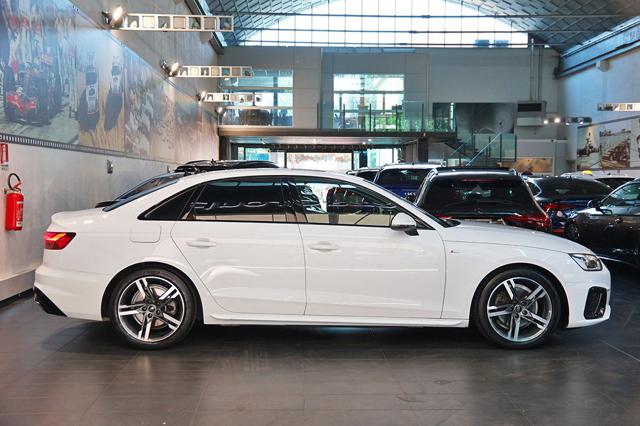 Audi A4 30 TDI S-Tronic S-Line - foto 2 di 4