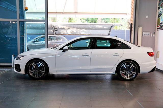 Audi A4 30 TDI S-Tronic S-Line - foto 3 di 4