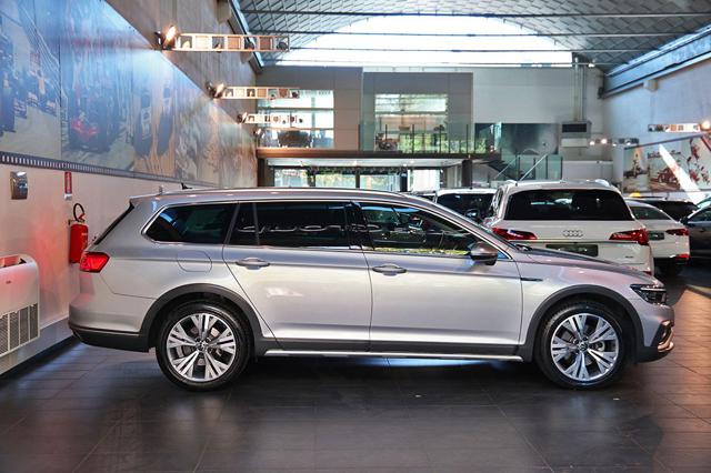 Volkswagen Passat Alltrack 2.0 TDI 200cv 4Motion DSG - foto 3 di 4