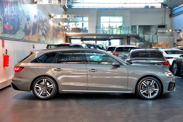 Audi A4 30 TDI Avant S-Tronic S-Line - foto 3 di 4