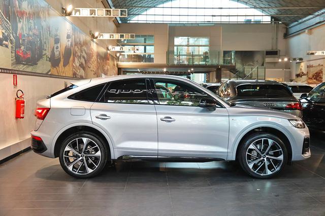 Audi Q5 40 TDI Sportback Quattro Identity Black S-Line - foto 3 di 4