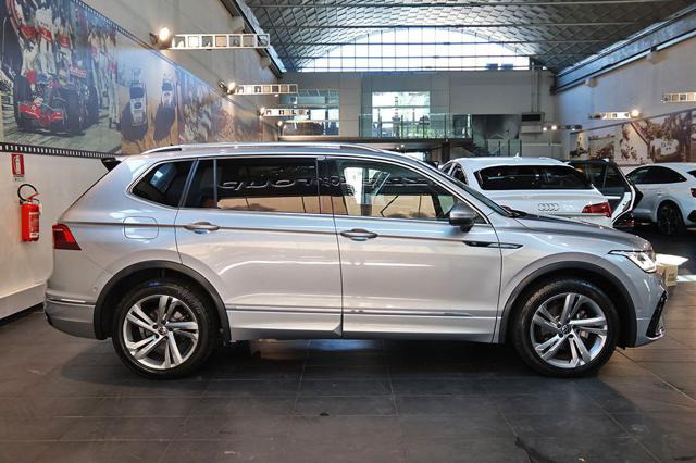 Volkswagen Tiguan Allspace 2.0 TDI SCR DSG R-Line - foto 3 di 4