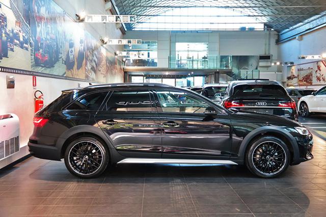 Audi A4 allroad 45 TFSI S-Tronic Identity Contrast - foto 3 di 4