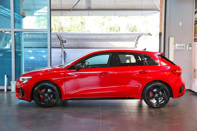 Audi A3 35 TDI Sportback S-Tronic S-Line - foto 4 di 4