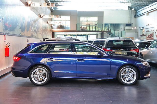 Audi A4 30 TDI Avant S-Tronic Business Advanced - foto 3 di 4
