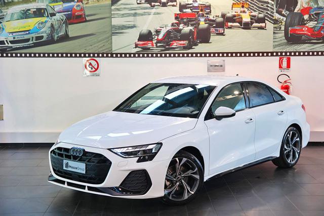 Audi A3 35 TDI Sedan S-Tronic S-Line - foto 2 di 4