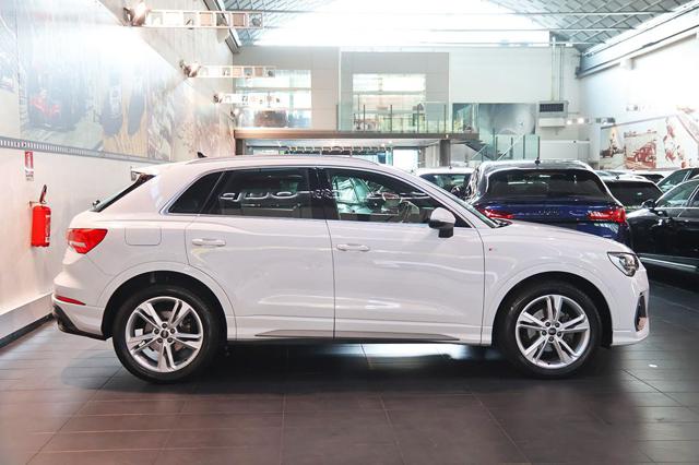 Audi Q3 35 TDI Quattro S-Tronic S-Line - foto 3 di 4