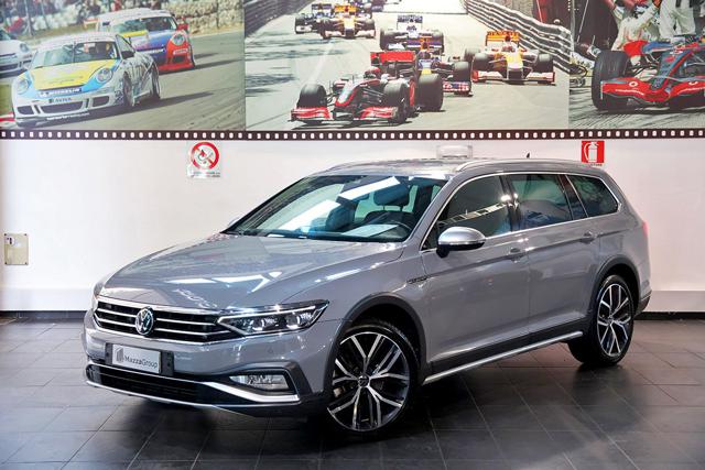 Volkswagen Passat Alltrack 2.0 TDI 200cv 4Motion DSG, del 2022, 55.000 km, in vendita a Castel Maggiore (BO)