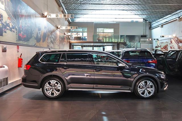 Volkswagen Passat Alltrack 2.0 TDI 200cv 4Motion DSG - foto 2 di 4