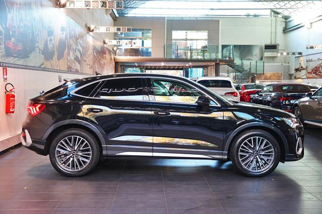 Audi Q3 35 TDI Sportback S-Tronic S-Line - foto 3 di 4