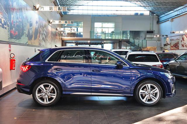 Audi Q3 35 TDI S-Tronic S-Line - foto 3 di 4