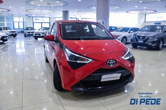 Toyota Aygo Connect 1.0 VVT-i 72CV 5 porte x-business - foto 3 di 4