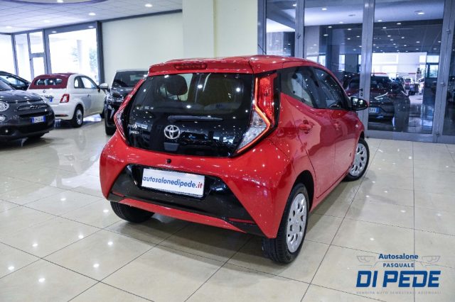 Toyota Aygo Connect 1.0 VVT-i 72CV 5 porte x-business - foto 4 di 4