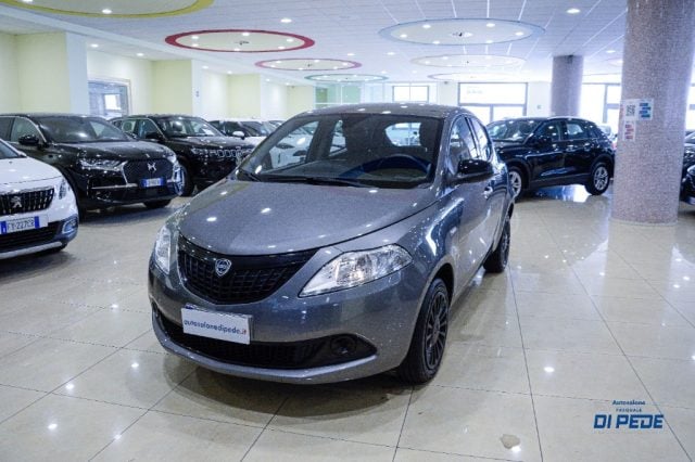Lancia Ypsilon 1.0 FireFly 5 porte S&S Hybrid Silver, del 2023, 35.346 km, in vendita a Matera (MT)