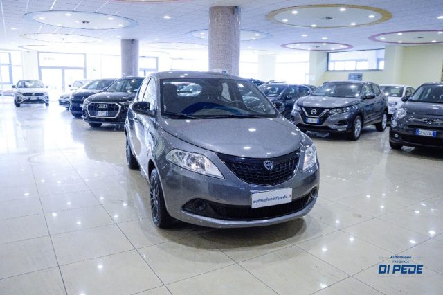 Lancia Ypsilon 1.0 FireFly 5 porte S&S Hybrid Silver - foto 3 di 4