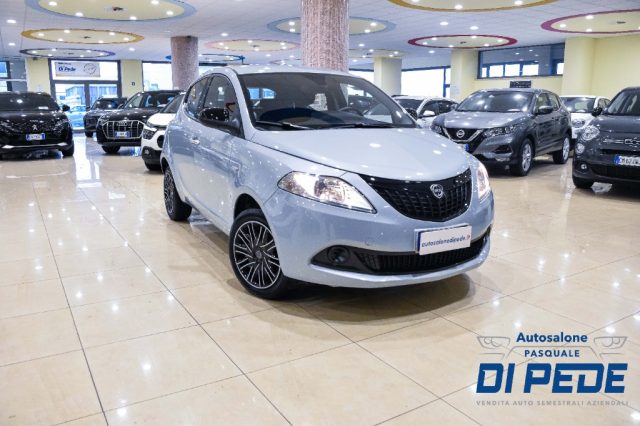 Lancia Ypsilon 1.0 FireFly 5 porte S&S Hybrid Oro - foto 3 di 4