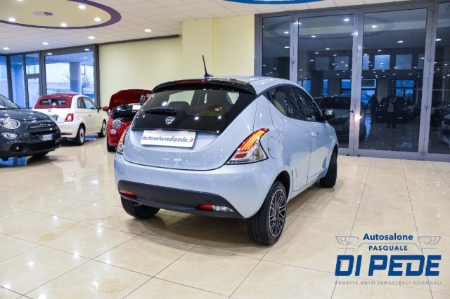 Lancia Ypsilon 1.0 FireFly 5 porte S&S Hybrid Oro - foto 4 di 4