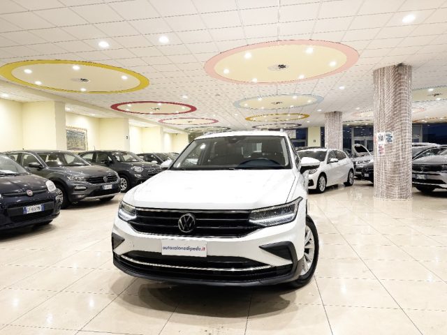 Volkswagen Tiguan 2.0 TDI 150 CV SCR DSG Life usato a MATERA