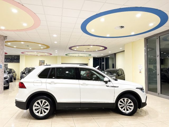 Volkswagen Tiguan 2.0 TDI 150 CV SCR DSG Life usato a MATERA