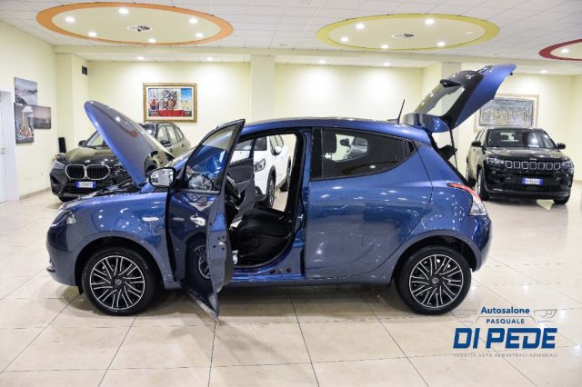 Lancia Ypsilon 1.0 FireFly 5 porte S&S Hybrid Ecochic Gold, del 2022, 25.211 km, in vendita a Matera (MT)