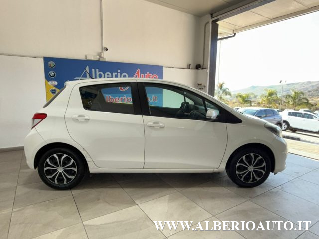 Toyota Yaris 1.0 5 porte Lounge - foto 4 di 4