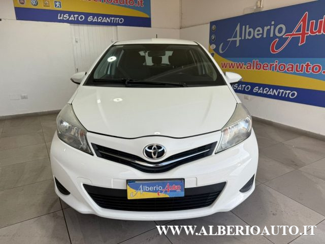 Toyota Yaris 1.0 5 porte Lounge - foto 2 di 4