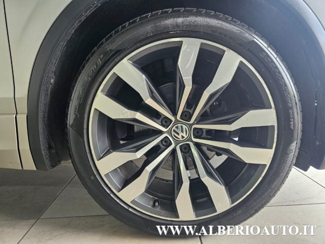 Volkswagen Tiguan 2.0 TDI SCR DSG Sport R-line BlueMotion Technology, del 2019, 179.759 km, in vendita a Adrano (CT)