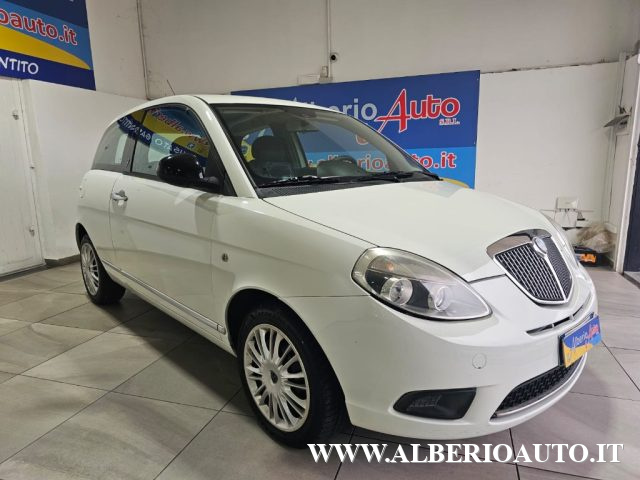 Lancia Ypsilon 1.3 MJT 75 CV Platinum - foto 2 di 4