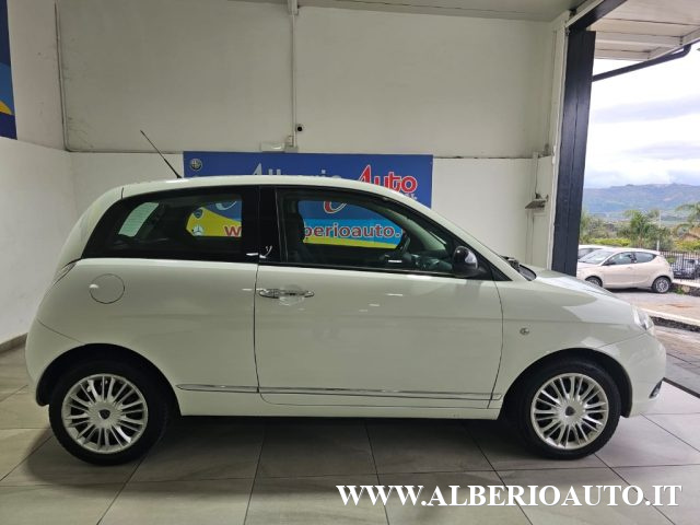 Lancia Ypsilon 1.3 MJT 75 CV Platinum - foto 3 di 4