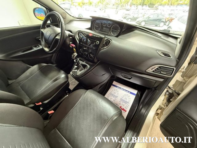 Lancia Ypsilon 1.2 69 CV 5 porte Platinum, del 2011, 197.157 km, in vendita a Adrano (CT)