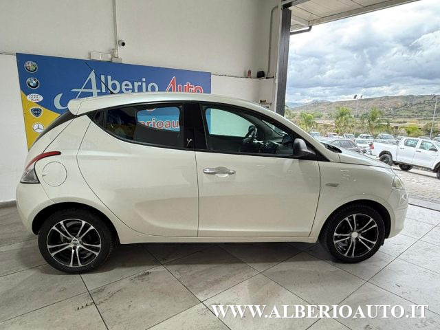 Lancia Ypsilon 1.2 69 CV 5 porte Platinum - foto 4 di 4