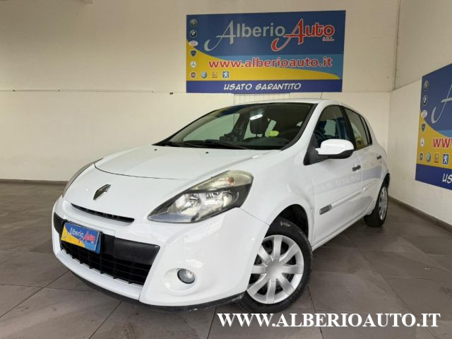 Renault Clio 1.2 16V 5 porte Live! usato a ADRANO