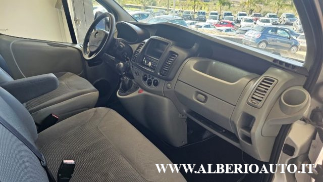 Opel Vivaro 27 2.0 CDTI 120CV PC-TN Combi 9 posti, del 2010, 560.538 km, in vendita a Adrano (CT)