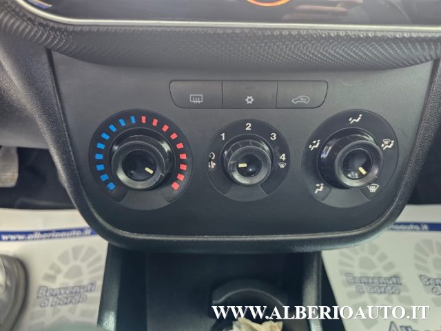 Fiat Punto 1.3 MJT 75CV 16V 5 porte Young, del 2015, 138.726 km, in vendita a Adrano (CT)