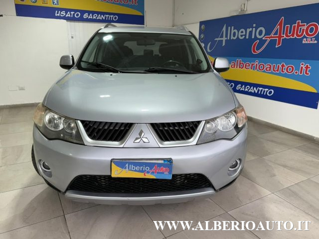 Mitsubishi Outlander 2.0 DI-D Instyle 7 p.ti DPF 7 POSTI - foto 3 di 4