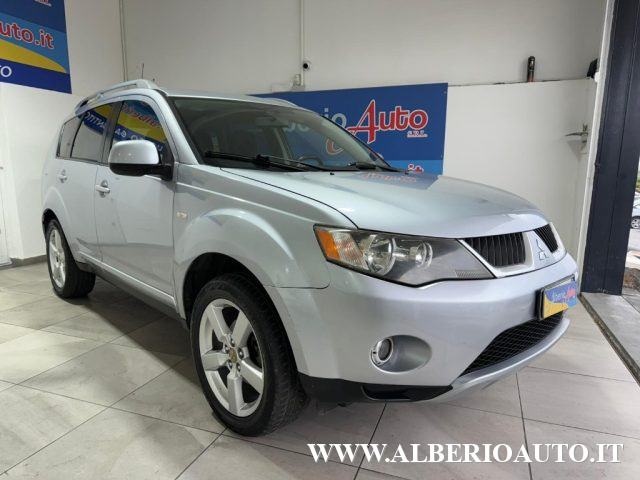 Mitsubishi Outlander 2.0 DI-D Instyle 7 p.ti DPF 7 POSTI usato a ADRANO