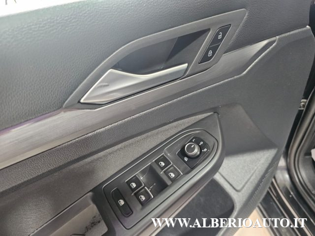 Volkswagen Golf 2.0 TDI DSG SCR Style, del 2021, 130.564 km, in vendita a Adrano (CT)