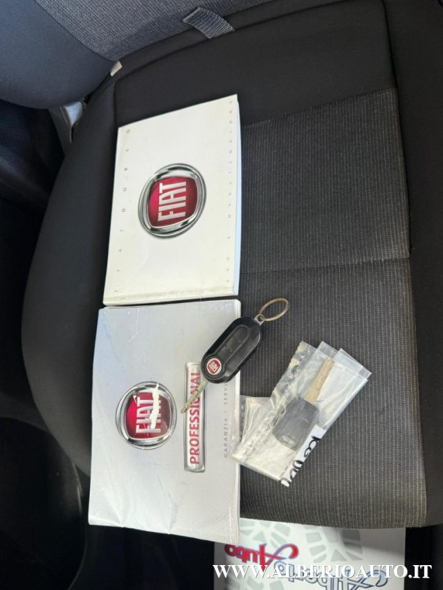 Fiat Doblo Doblò 1.6 MJT 120CV PC-TN Cargo IVA COMPRESA, del 2019, 235.226 km, in vendita a Adrano (CT)