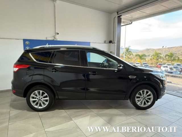 Ford Kuga 2.0 TDCI 150 CV S&S 4WD Titanium - foto 4 di 20