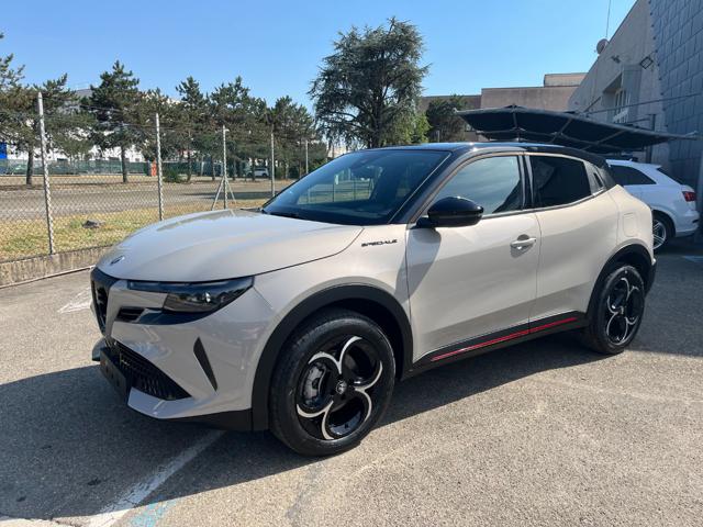Alfa Romeo Junior 1.2 136 CV (145cv) Hybrid eDCT6 Speciale - foto 3 di 4