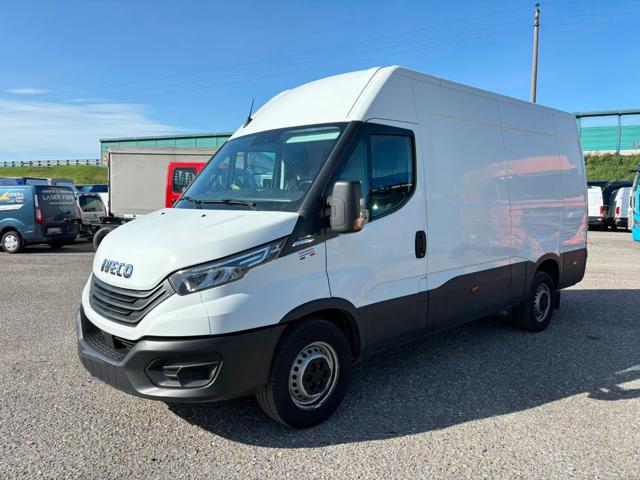Iveco Daily 35S14A8V 2.3 HPT PC-TN Furgone Hi-Matic usato a CASTEGNATO