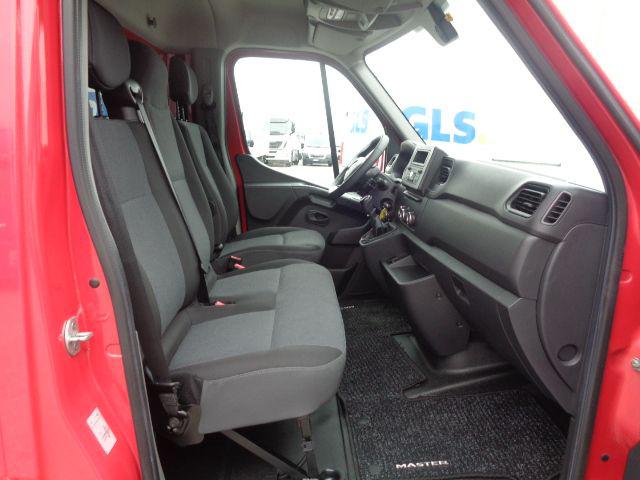 Renault Master 35 2.3dCi 145CV BOX, del 2020, 118.475 km, in vendita a Castegnato (BS)