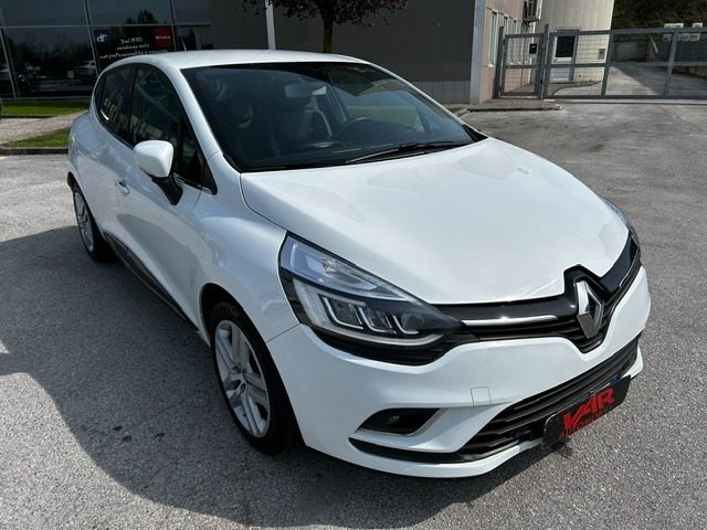 Renault Clio 900 TCe 12V 90CV "NEOPATENTATI-STUPENDA!!" usato a BEINETTE
