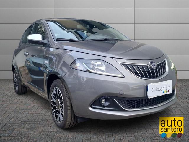 Lancia Ypsilon 1.0 FireFly 5 porte S&S Hybrid Alberta Ferretti - foto 2 di 4