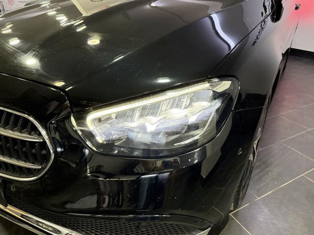 Mercedes-Benz E 220 d Auto Sport - foto 3 di 4