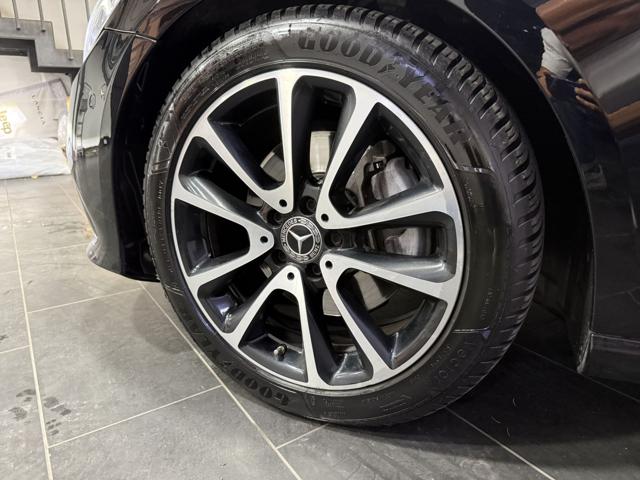 Mercedes-Benz E 220 d Auto Sport - foto 4 di 4