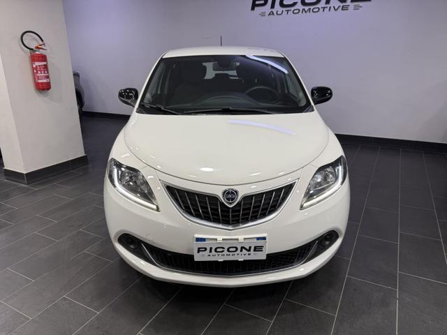Lancia Ypsilon 1.0 FireFly 5 porte S&S Hybrid Ecochic Silver - foto 2 di 4