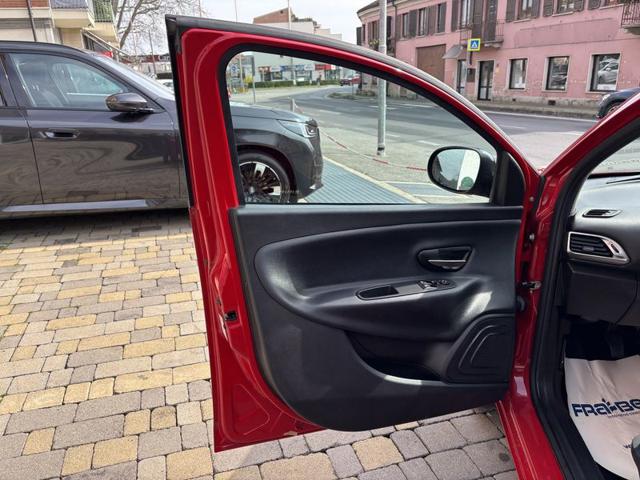 Lancia Ypsilon 1.0 FireFly 5 porte S&S Hybrid Ecochic Gold, del 2021, 83.009 km, in vendita a Alba (CN)